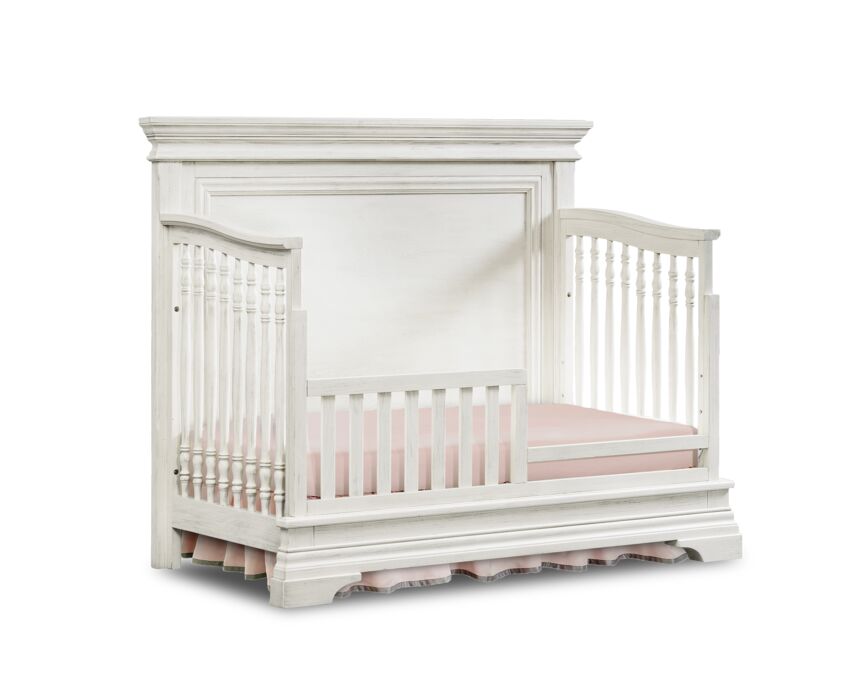Белая кровать для малышей