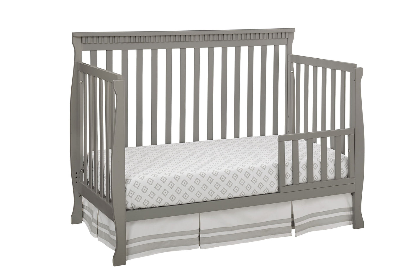Кровать для малышей из массива