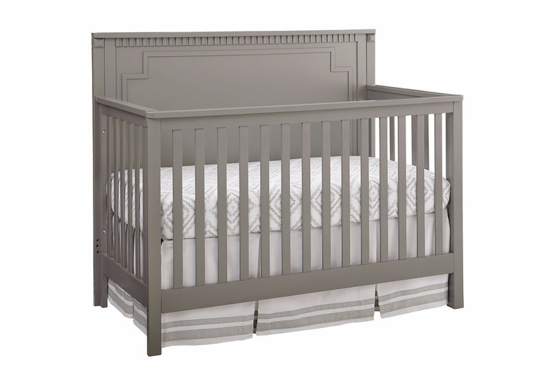 Кровать для малышей серого цвета